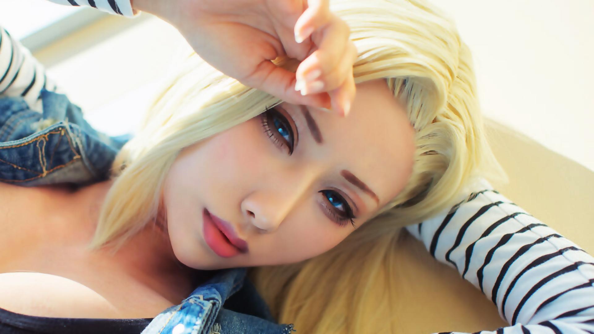 Cosplay Android 18 khiến fan Dragon Ball chẳng thể rời mắt